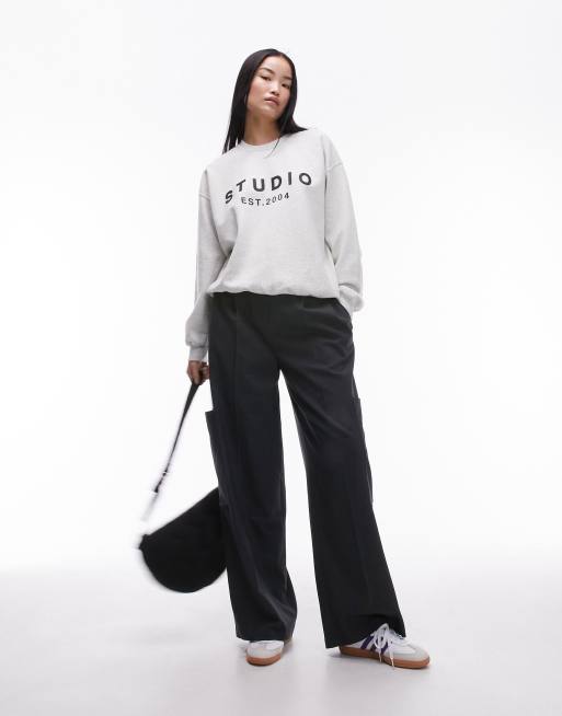 Topshop - Gråmeleret oversized sweatshirt med gummieret "Studio Est. 2004"-grafik, 2 af 4