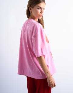 Model wearing Graphic floral print oversized tee in pink