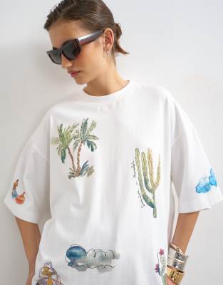 Graphic holiday doodle print oversized tee in white