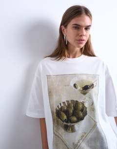 Graphic martini print oversized tee in ivory