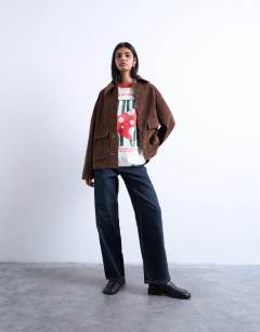 Model wearing Graphic oversized pizzeria tee with contrast sleeves in white
