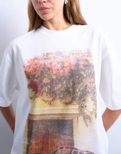 Model wearing Graphic oversized retro car print tee in white