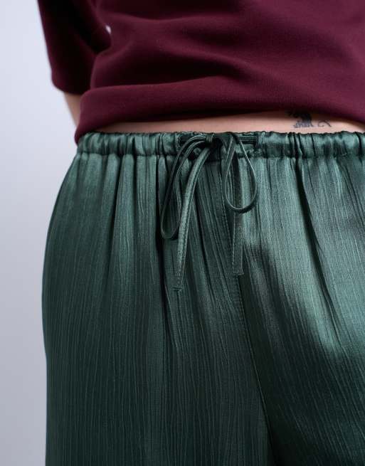 Topshop – Gröna, krinklade byxor i satin med vida ben, 2 av 5