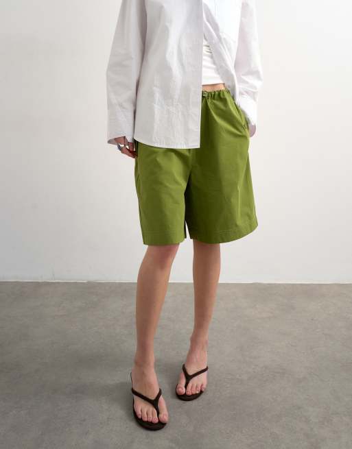 Topshop – Gröna, långa cargoshorts med elastiska band, 2 av 5
