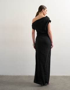 Model wearing Grown on shoulder maxi dress in black