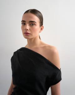 Model wearing Grown on shoulder maxi dress in black