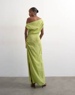Model wearing Grown on shoulder midi dress in green