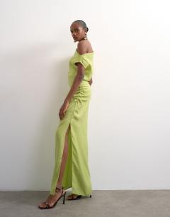 Model wearing Grown on shoulder midi dress in green