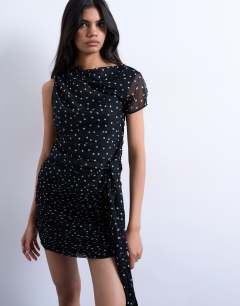 Model wearing Grown on shoulder sash dress in mono spot