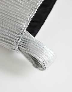 Model wearing Gwyn ribbed grab bag in silver