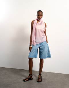 Model wearing Halter scarf detail top in lilac