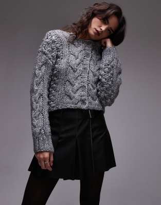 Topshop - Håndstrikket og grå cardigan i kabelstrik - view 1