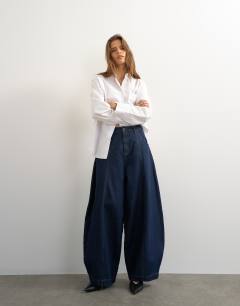 Model wearing Harper baggy barrel jean in rinse wash