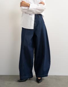 Model wearing Harper baggy barrel jean in rinse wash