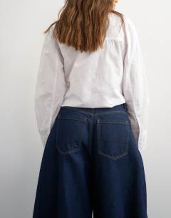 Model wearing Harper baggy barrel jean in rinse wash