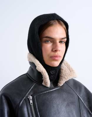 Topshop - Hayley - Balaklava in Schwarz mit Knöpfen