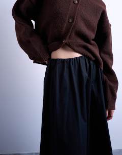 Model wearing Heavy twill full hem midi skirt in black