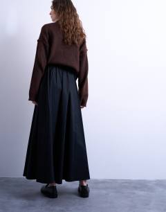 Model wearing Heavy twill full hem midi skirt in black