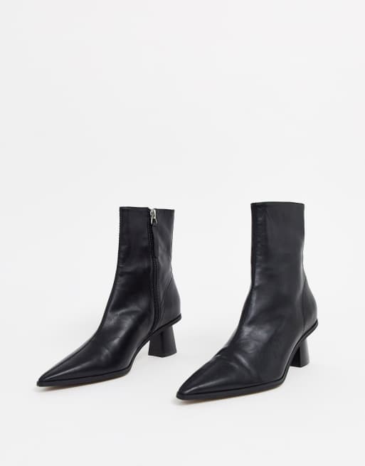 Pointed toe 2024 black boots