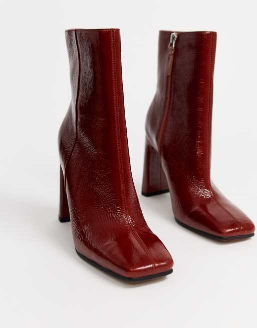 Red square hot sale toe boots