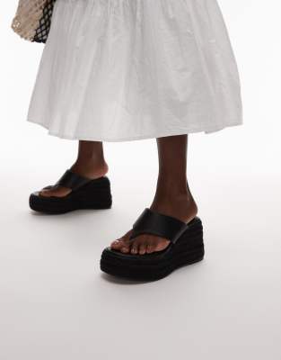 Topshop - Heidi - Espadrille-Zehenstegsandaletten in Schwarz mit Keilabsatz