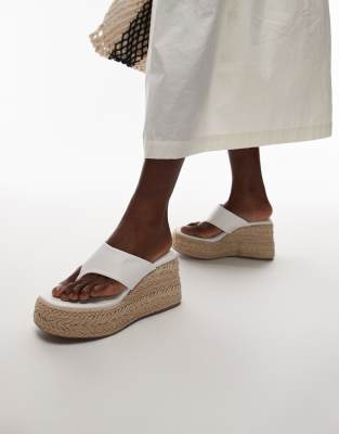 Topshop - Heidi - Espadrilles in Weiß mit Zehensteg und Keilabsatz