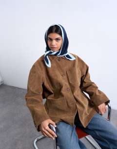 Model wearing Heidi knitted headscarf in navy & light blue