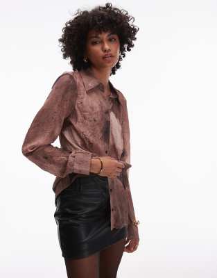 Topshop - Hemdbluse mit Bias-Cut und braunem Spray-Muster-Brown