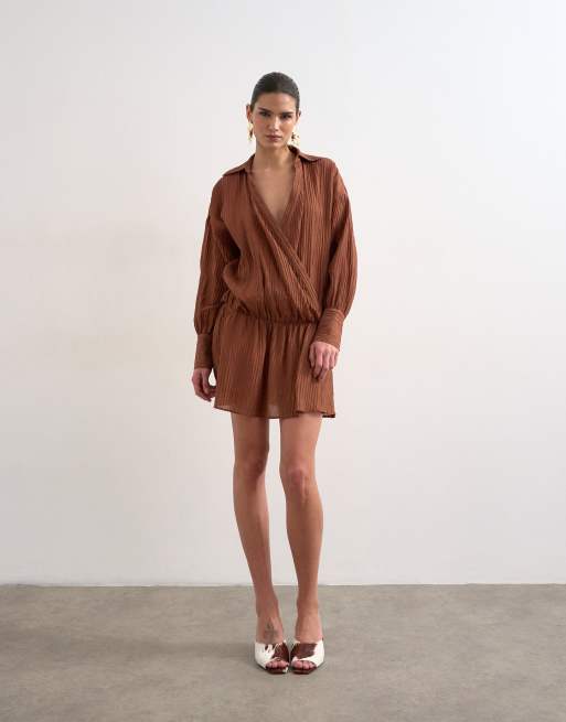 Topshop – Hemdblusenkleid in strukturiertem Rostrot mit tief angesetzter Taille und Wickeldesign, 2 von 4
