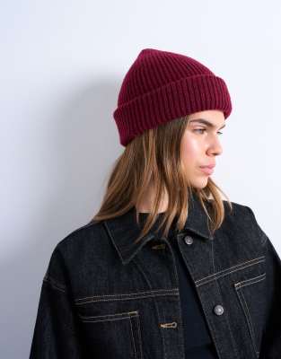 Topshop - Henry - Gerippte Strickmütze in Burgunderrot