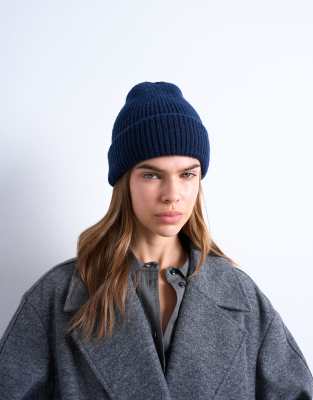 Topshop - Henry - Gerippte Strickmütze in Marineblau
