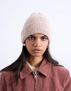 Henry ribbed beanie in beige