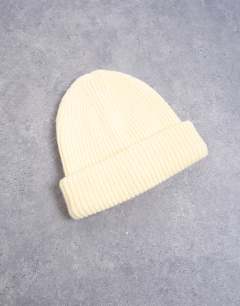 Model wearing Henry ribbed beanie in buttermilk