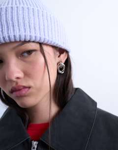 Model wearing Henry ribbed beanie in lilac