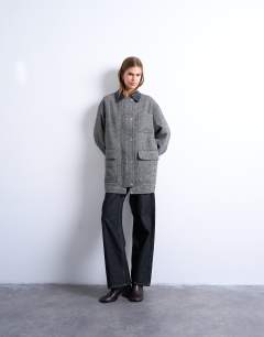 Model wearing Heritage twill field jacket with contrast faux leather collar in black