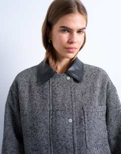 Model wearing Heritage twill field jacket with contrast faux leather collar in black