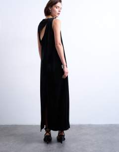Model wearing High neck open back chuck on velvet maxi dress in black