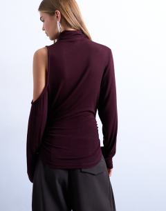 Model wearing High neck open shoulder long sleeve top in burgundy