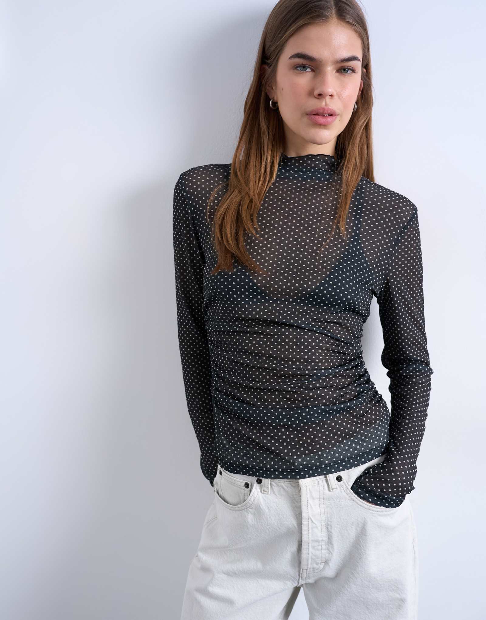 Черный топ с высоким воротом и рюшами в горошек с длинным рукавом от Topshop