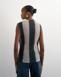 Model wearing High neck sleeveless plisse top in mono stripe