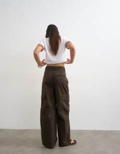 Model wearing High rise barrel leg trousers with pleat in brown