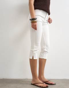 Model wearing High rise capris jean in white