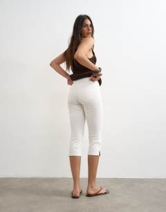 Model wearing High rise capris jean in white