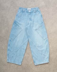 Model wearing High rise utility barrel jean in bleach