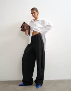High waisted pleated joggers in black