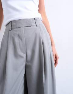 Model wearing High waisted two pleat tailored trouser in light grey