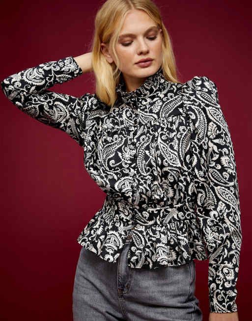 Topshop – Hochgeschlossene Bluse mit Paisley-Muster in Schwarzweiß