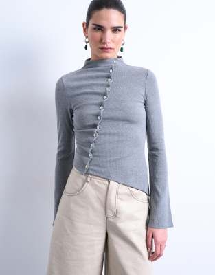 Topshop - Hochgeschlossenes, langärmliges Oberteil in meliertem Grau mit gerüschter Knopfleiste