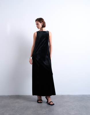 Topshop - Hochgeschlossenes Maxi-Schlupfkleid aus Samt in Schwarz mit Rückenausschnitt