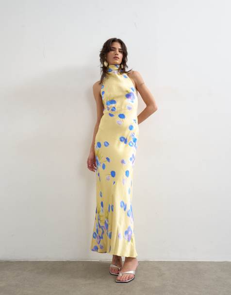 Topshop – Hochgeschlossenes Neckholder-Midikleid aus Satin in Buttermilchgelb mit blauem Blumenmuster - view 1